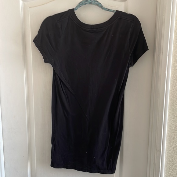 2 ladies large shirt sleeve tee shirts - Picture 7 of 7